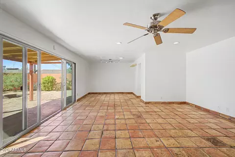 Living - 507 E Solana Dr, Tempe, AZ 85281 photo 4 of 7
