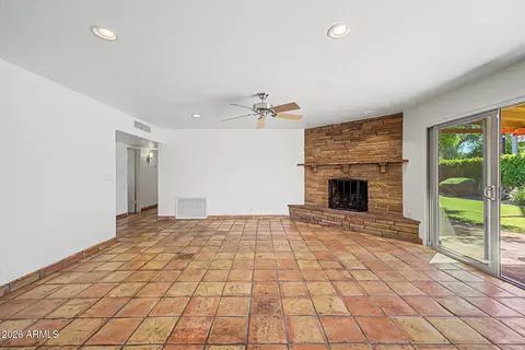 Living - 507 E Solana Dr, Tempe, AZ 85281 photo 1 of 7