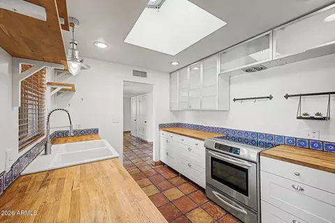 Kitchen - 507 E Solana Dr, Tempe, AZ 85281 photo 2 of 4