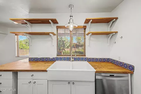 Kitchen - 507 E Solana Dr, Tempe, AZ 85281 photo 4 of 4