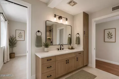 Bath - 1114 E Orchid Ln, Phoenix, AZ 85020 photo 4 of 6