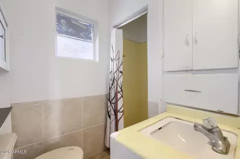 Bath - 1212 E Winter Dr, Phoenix, AZ 85020 photo 2 of 2