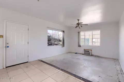 Living - 1212 E Winter Dr, Phoenix, AZ 85020 photo 3 of 4