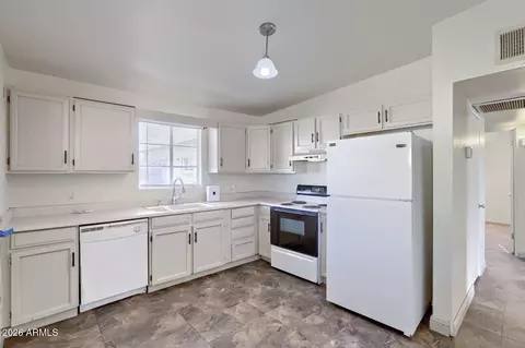 Kitchen - 1212 E Winter Dr, Phoenix, AZ 85020 photo 1 of 2