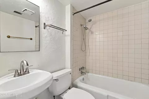 Bath - 2210 N Mitchell St, Phoenix, AZ 85006 photo 1 of 1