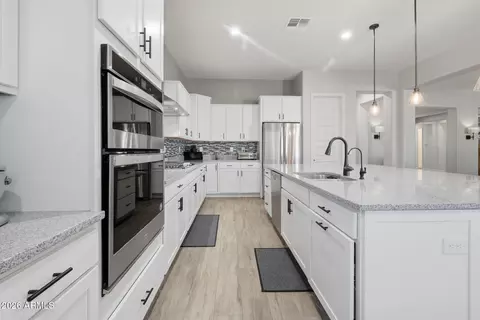 Kitchen - 10910 E Travertine Ave, Mesa, AZ 85212 photo 2 of 6