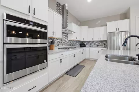 Kitchen - 10910 E Travertine Ave, Mesa, AZ 85212 photo 5 of 6