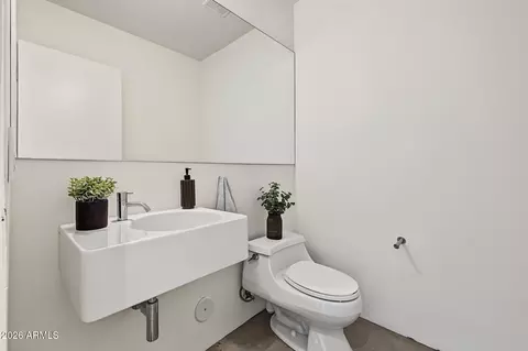Bath - 5568 N 12th St, Phoenix, AZ 85014 photo 1 of 6
