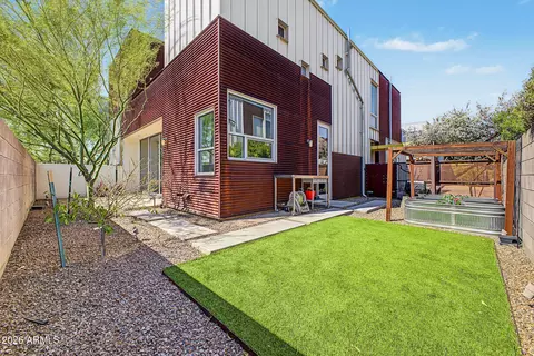 Exterior - 5568 N 12th St, Phoenix, AZ 85014 photo 3 of 5
