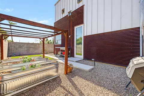 Exterior - 5568 N 12th St, Phoenix, AZ 85014 photo 4 of 5