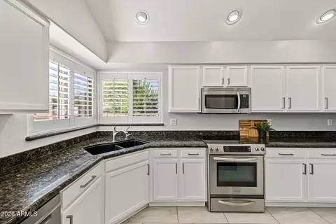 Kitchen - 1343 E Ivanhoe St, Gilbert, AZ 85295 photo 5 of 6