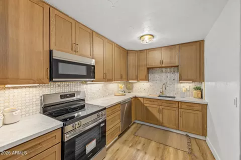 Kitchen - 1006 E Weldon Ave, Phoenix, AZ 85014 photo 1 of 2