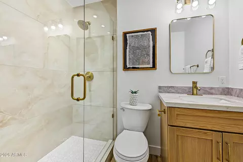 Bath - 1006 E Weldon Ave, Phoenix, AZ 85014 photo 3 of 4