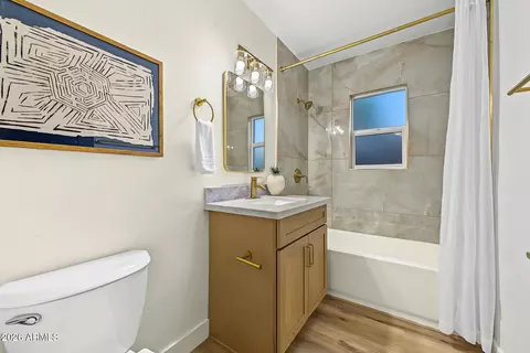 Bath - 1006 E Weldon Ave, Phoenix, AZ 85014 photo 4 of 4