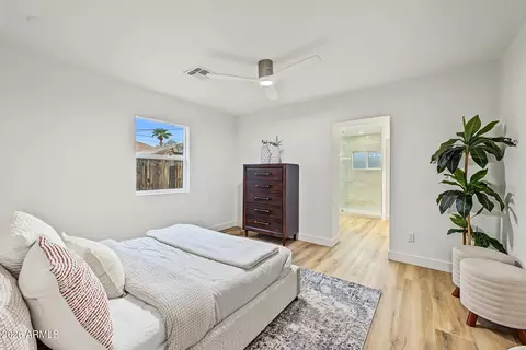 Bedroom - 1006 E Weldon Ave, Phoenix, AZ 85014 photo 1 of 8