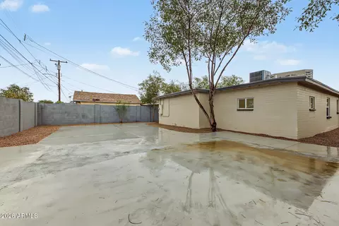 Exterior - 1006 E Weldon Ave, Phoenix, AZ 85014 photo 5 of 6