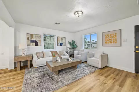 Living - 1006 E Weldon Ave, Phoenix, AZ 85014 photo 1 of 1