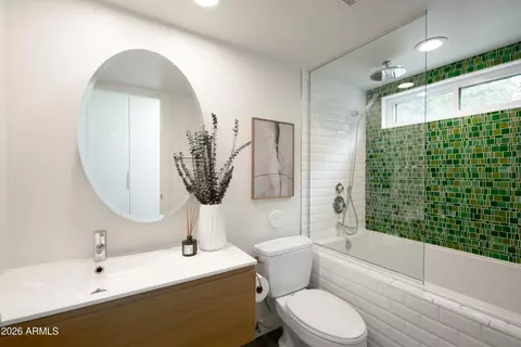 Bath - 5429 E Roanoke Ave, Phoenix, AZ 85008 photo 2 of 4