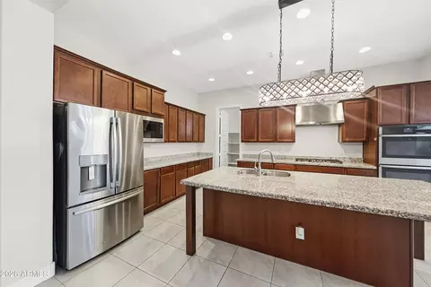 Kitchen - 1928 E La Costa Dr, Gilbert, AZ 85298 photo 2 of 4