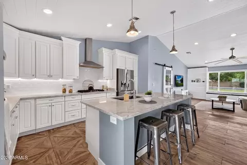 Kitchen - 1000 E Houston Ave, Gilbert, AZ 85234 photo 3 of 6