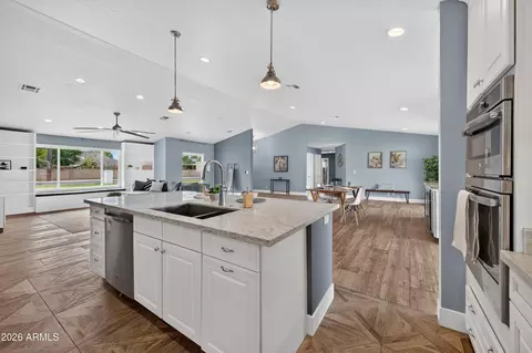 Kitchen - 1000 E Houston Ave, Gilbert, AZ 85234 photo 4 of 6