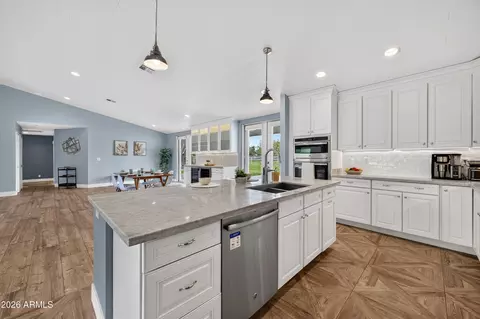 Kitchen - 1000 E Houston Ave, Gilbert, AZ 85234 photo 5 of 6