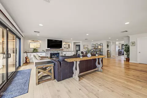 Living - 4541 N 43rd St, Phoenix, AZ 85018 photo 1 of 2