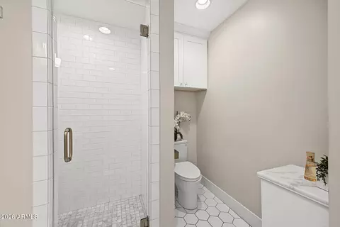 Bath - 4541 N 43rd St, Phoenix, AZ 85018 photo 5 of 5