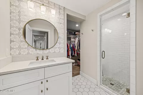 Bath - 4541 N 43rd St, Phoenix, AZ 85018 photo 4 of 5