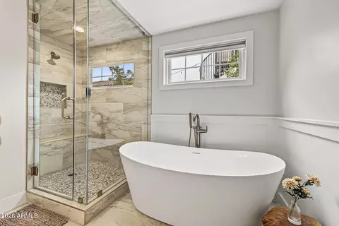 Bath - 4541 N 43rd St, Phoenix, AZ 85018 photo 3 of 5