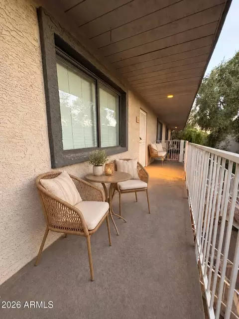 Exterior - 724 E Devonshire Ave #302, Phoenix, AZ 85014 photo 1 of 9