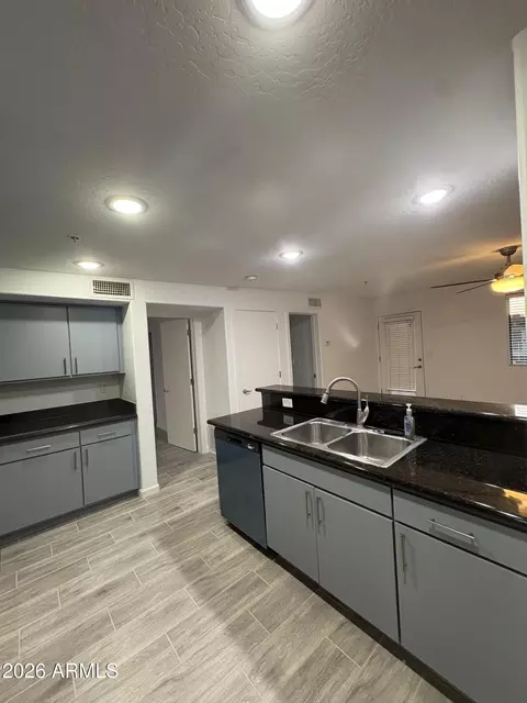 Kitchen - 724 E Devonshire Ave #302, Phoenix, AZ 85014 photo 2 of 2