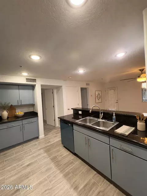 Kitchen - 724 E Devonshire Ave #302, Phoenix, AZ 85014 photo 1 of 2
