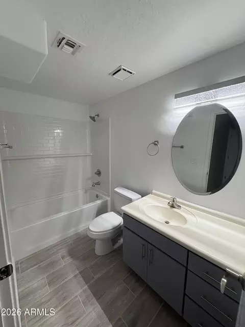 Bath - 724 E Devonshire Ave #302, Phoenix, AZ 85014 photo 2 of 2