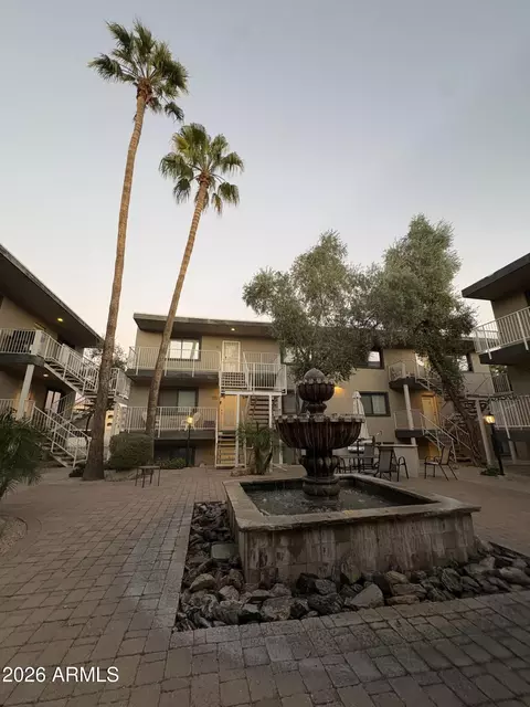 Exterior - 724 E Devonshire Ave #302, Phoenix, AZ 85014 photo 5 of 9