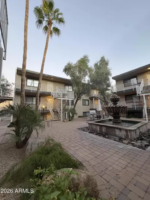 Exterior - 724 E Devonshire Ave #302, Phoenix, AZ 85014 photo 6 of 9