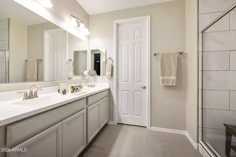 Bath - 3311 S 75th Ln, Phoenix, AZ 85043 photo 3 of 4