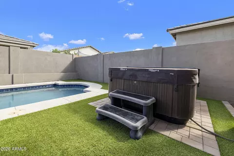 Exterior - 3311 S 75th Ln, Phoenix, AZ 85043 photo 4 of 8