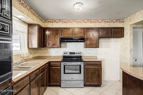 Kitchen - 3402 E Paradise Dr, Phoenix, AZ 85028 photo 2 of 4