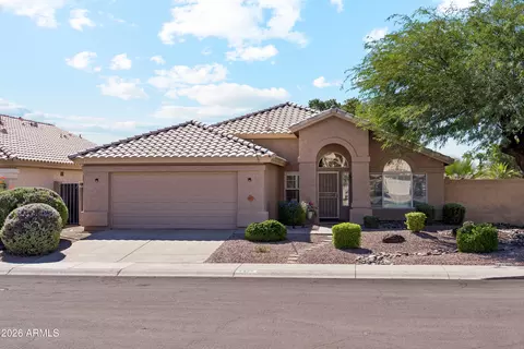 6637 W Crest Ln, Glendale, AZ 85310