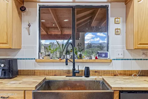Kitchen - 31 Valhalla Ln, Elgin, AZ 85611 photo 2 of 6