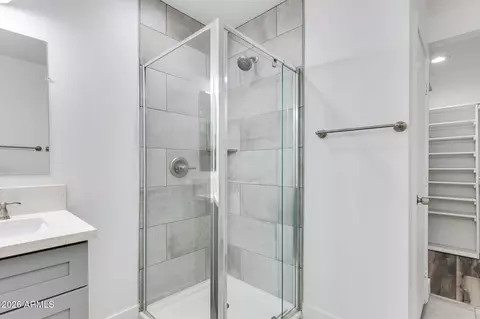 Bath - 4923 E Palm Ln, Phoenix, AZ 85008 photo 2 of 4