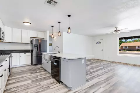 Kitchen - 4923 E Palm Ln, Phoenix, AZ 85008 photo 6 of 7