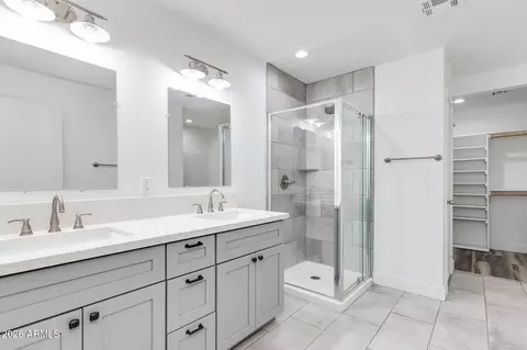 Bath - 4923 E Palm Ln, Phoenix, AZ 85008 photo 1 of 4