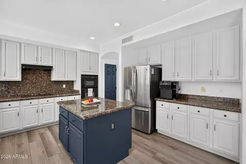 Kitchen - 3263 E Inverness Ave, Mesa, AZ 85204 photo 4 of 5