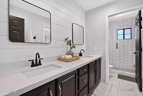 Bath - 3263 E Inverness Ave, Mesa, AZ 85204 photo 5 of 8