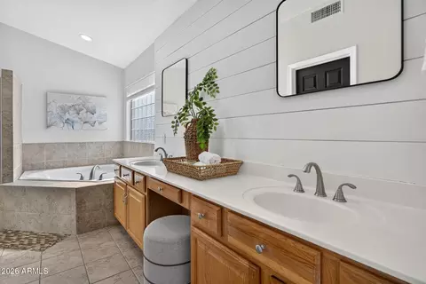 Bath - 3263 E Inverness Ave, Mesa, AZ 85204 photo 1 of 8