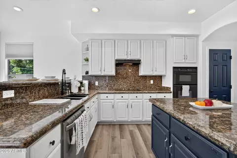 Kitchen - 3263 E Inverness Ave, Mesa, AZ 85204 photo 3 of 5