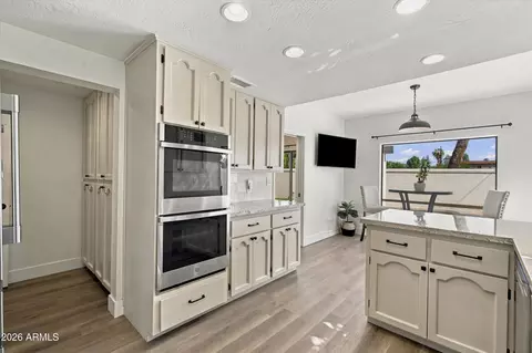 Kitchen - 1535 E Montebello Ave, Phoenix, AZ 85014 photo 5 of 7