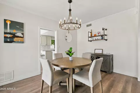 Dining - 1535 E Montebello Ave, Phoenix, AZ 85014 photo 2 of 5